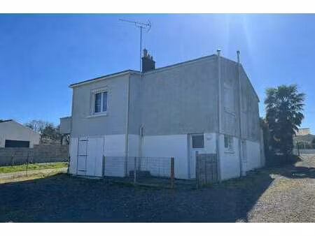 vente immeuble à challans (85300) : à vendre / 130m² challans