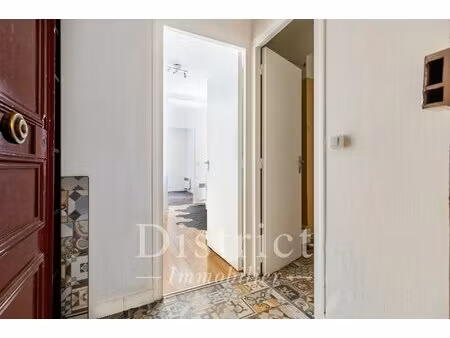 ile st louis. 2 pièces plein sud de 27m². ancien hôtel particulier.