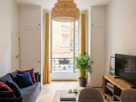 rue de babylone – paris 7e / à proximité immédiate du bon marché