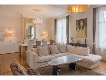 exclusivite-quartier dauphine -maison bourgeoise avec 2 gara