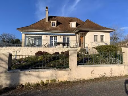 proche toutes commodités  maison familiale et chaleureuse   4 chambres – quartier paisible