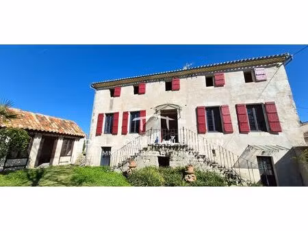 superbe maison de maître du 13 ème avec dépendances