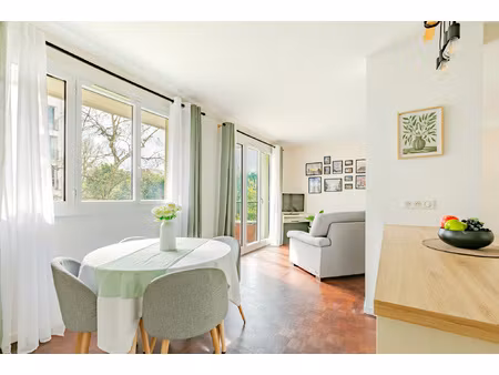 saint cloud pasteur - appartement de 57 32 m2 carrez avec ba