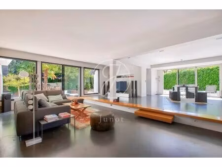 garches - centre-ville - maison contemporaine de 300m² - terrain 800m² - piscine intérieur