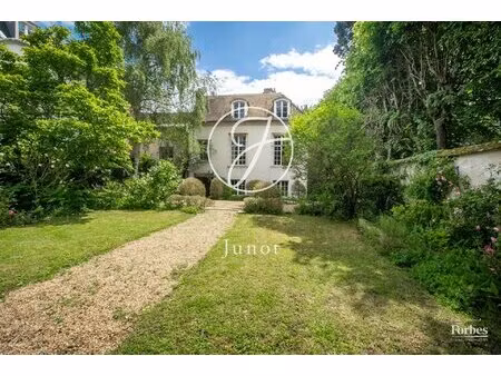 marnes-la-coquette - place du village - maison ancienne 347 71m² - terrain 616m².