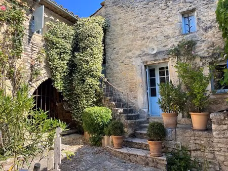 maison de hameau en pierre à vendre à goult pleine de charme et de caractère avec un...