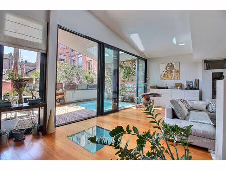 toulouse en hypercentre. à moins de 300 m du capitole  226 m2 carrez (232m2 sol) en duplex