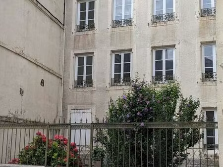 magnifique maison de caractère dans village médiéval