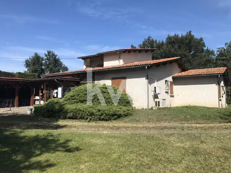 propriété de 8000 m2 avec une maion de 300 m2