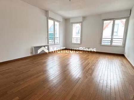 très bel appartement de 2 pièces en plein coeur du raincy!!! asc + parking!!!