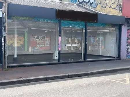 boutique situé cœur des puces de saint-ouen