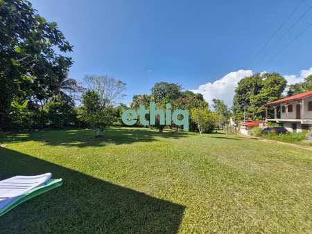 terrain à bâtir d'environ 1221m² +684 m² zone naturelle