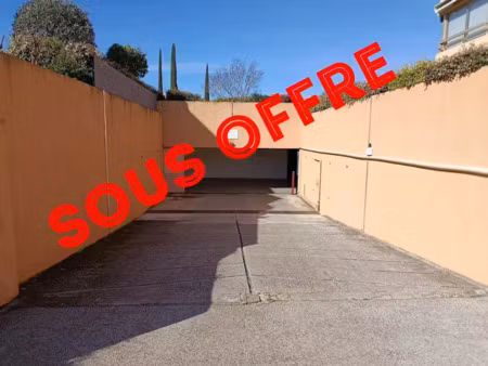 vente parking 15 m² à la londe-les-maures (83250)  39 000 €