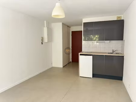 location appartement 1 pièce 20.68 m² à nantes (44000)  438 €