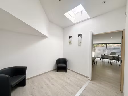 rare ! local (ou appartement) de 75 m2 avec petit extérieur
