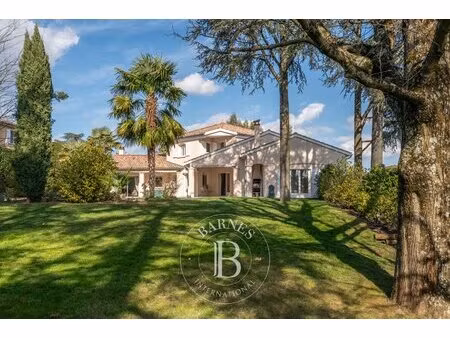 ecully - maison familiale de 213 m² - piscine - terrain de 1987 m² - 4 chambres