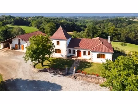 propriete 13 ha - maison de maitre + appartement + box chevaux