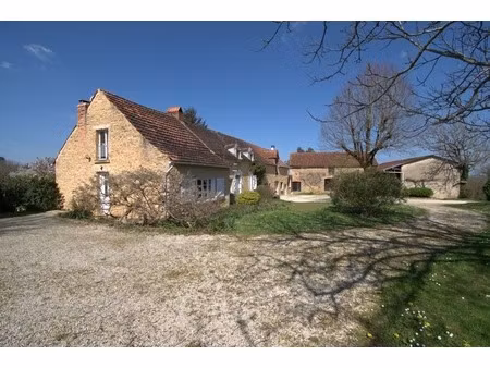 saint genies (24)  vente propriété 277 m2 sur 4 ha  gîtes en activité