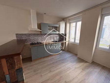 location appartement 5 pièces 115.99 m² à sainte-foy-la-grande (33220)  750 €