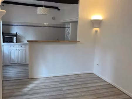 location appartement 2 pièces 40 m² à tourrettes-sur-loup (06140)  720 €