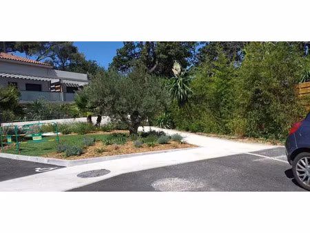 location appartement 2 pièces 43 m² à toulon (83000)  950 €