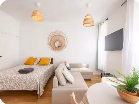 location appartement 2 pièces 30 m² à la ciotat (13600)  1 200 €