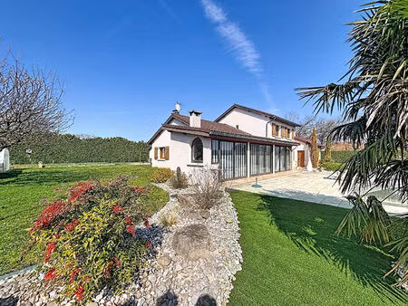 maison familiale de 133 m² avec piscine pool house  atelier sur terrain arboré de 2 220 m²