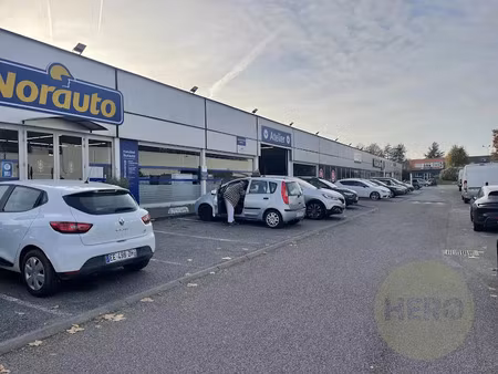 location locaux professionnels 170 m² à la queue-les-yvelines (78940)  26 000 €