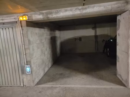 location parking à viroflay (78220)  90 €