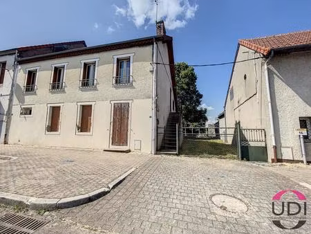 fort potentiel à doyet : maison + grange sur 1 256 m² !