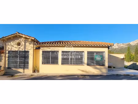 local commercial avec une belle visibilté