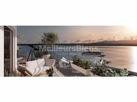 une résidence aux lignes élégantes tournée vers la mer