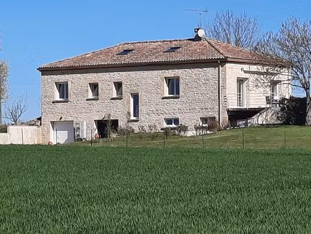 villa splendide avec piscine et beaux paysages