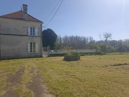 vente maison à saint-fort-sur-gironde (17240) : à vendre / 135m² saint-fort-sur-gironde