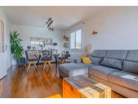 t3 lumineux avec balcons et cave