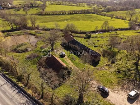 ensemble à rénover avec grand terrain