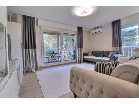 marseille 10ième  dans une résidence au calmet4 avec balcon et vue dans les arbres ...