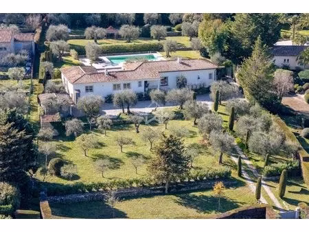 villa de plain pied joliment rénovée