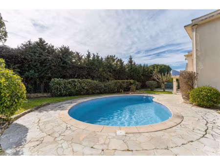villa sur 800 m2 jardin piscine 13011 marseille