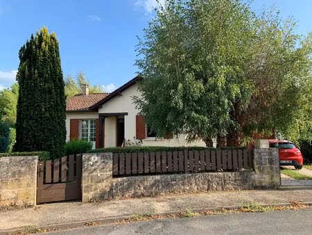 contemporaine de plain-pied avec jardin à proximité des commerces !