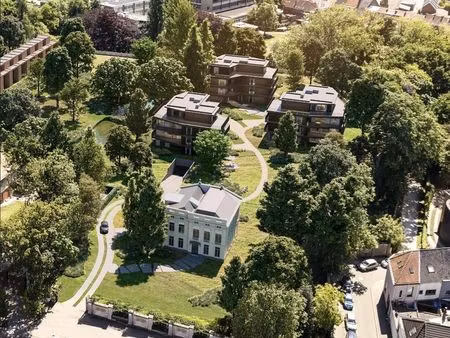 appartement met staanplaats in parktuin!