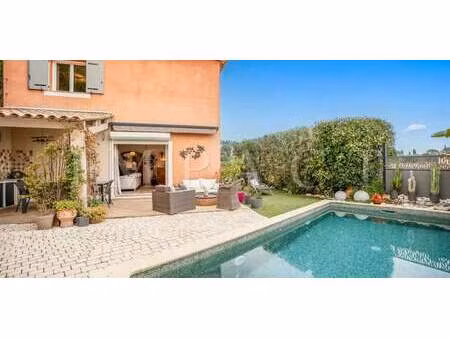 villa avec piscine et terrasse grasse (06)