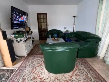 appartement  3 chambres  parking couvert.