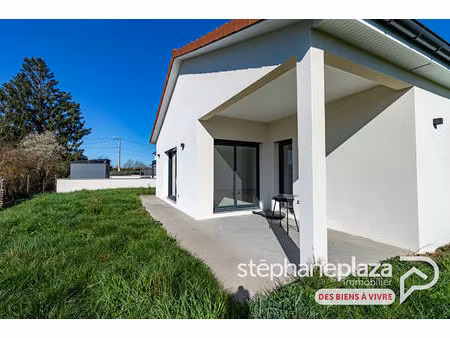 maison 2023 plain pied  3 chambres proche commodités.