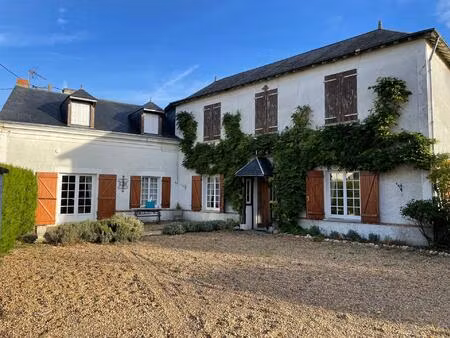 à vendre charmante maison familiale à gizeux  à deux pas de son château historique
