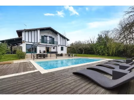vente villa 7 pièces 226 m² à urrugne (64122)  1 085 000 €
