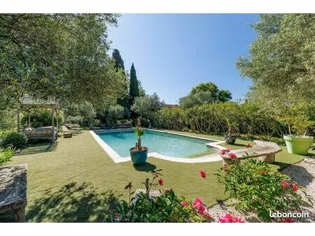 maison en pierres flayosc