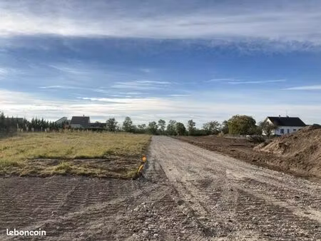 terrain 700 m² avermes