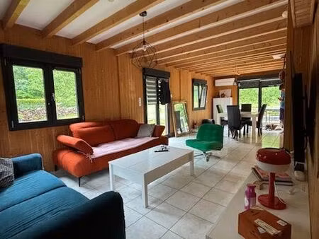 maison individuelle en lisière de forêt