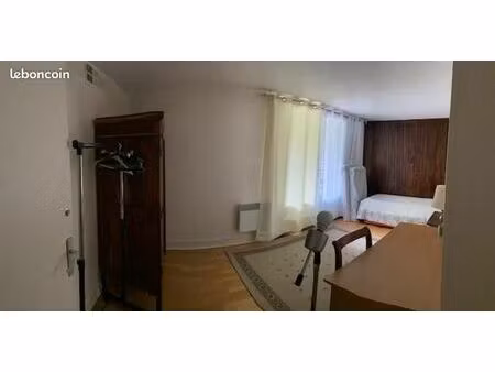 chambre 1 pièce 13 m²